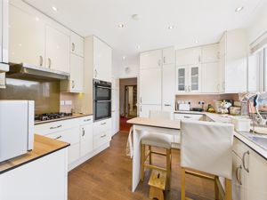 KITCHEN/BREAKFAST ROOM- click for photo gallery